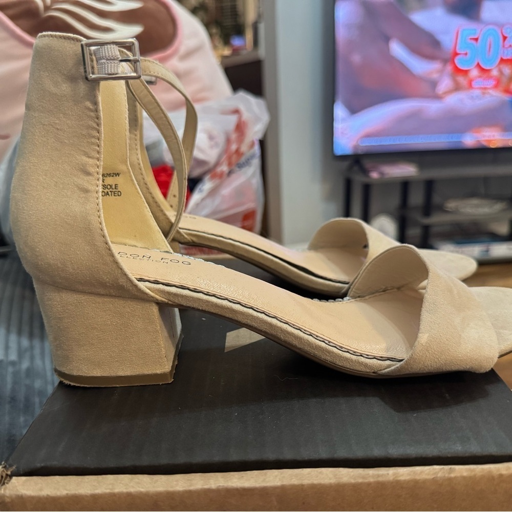London Fog Beige Ankle Strap low chunk Heels, size 10 - Picture 5 of 5